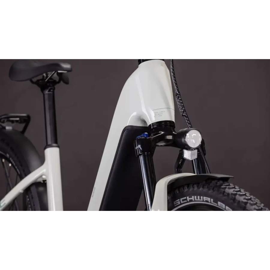 ELEKTRIČNO MESTO KOLO CUBE NURIDE HYBRID PERFORMANCE 600 EASY ENTRY 2026 desertstone´n´grey