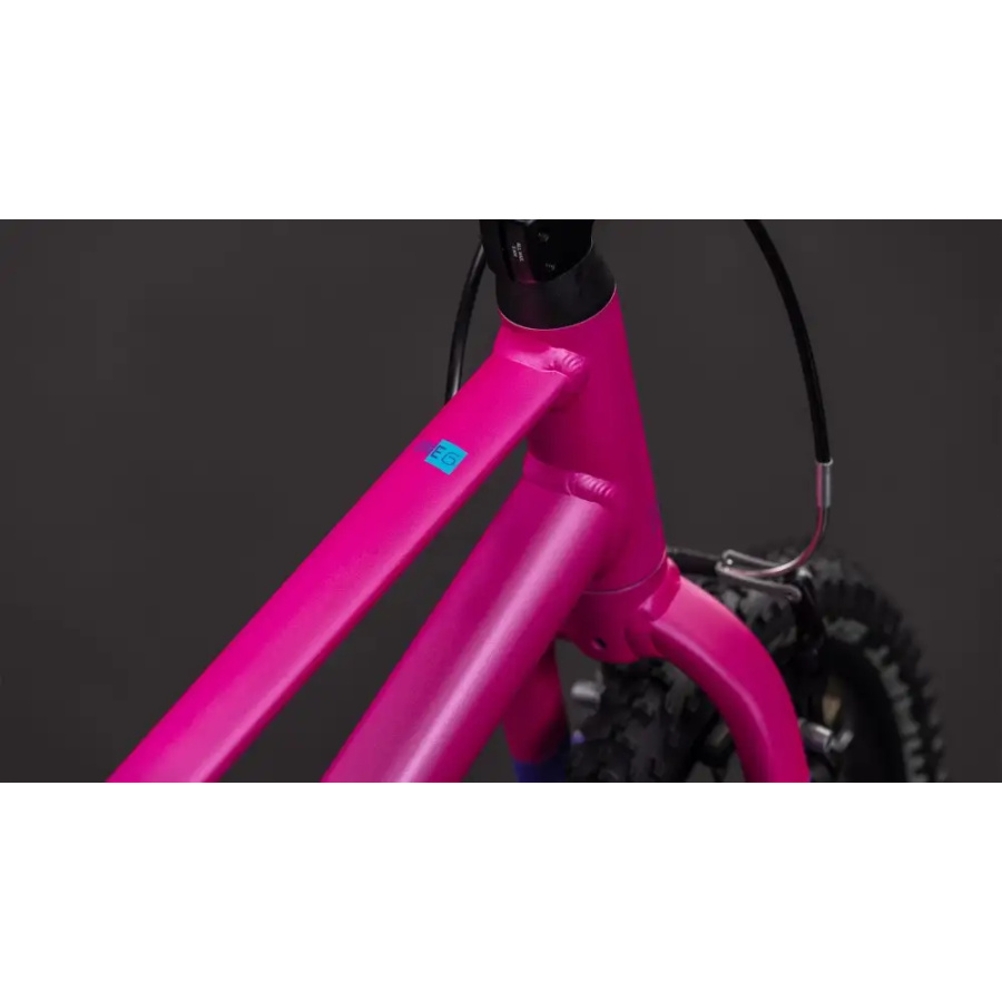 OTROŠKO KOLO CUBE NUMOVE 160 2026 16 fucsia´n´plum