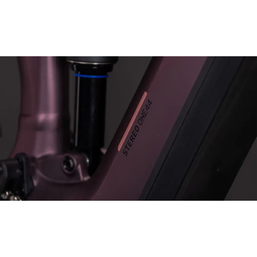 ELEKTRIČNO GORSKO KOLO CUBE STEREO HYBRID ONE44 PRO 800 2026  shiftblush´n´raisin