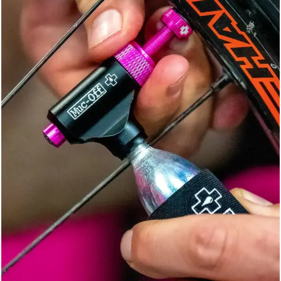 BOMBICA MUC-OFF MTB KIT + 2x25g CO2