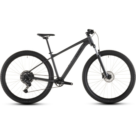 Gorsko kolo CUBE Aim Pro 2026 v barvi slateblack'n'black - stranski pogled