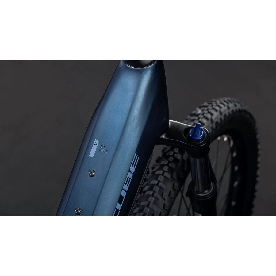 Detajl motorja Bosch in gonilke na kolesu CUBE Reaction Hybrid Performance 600