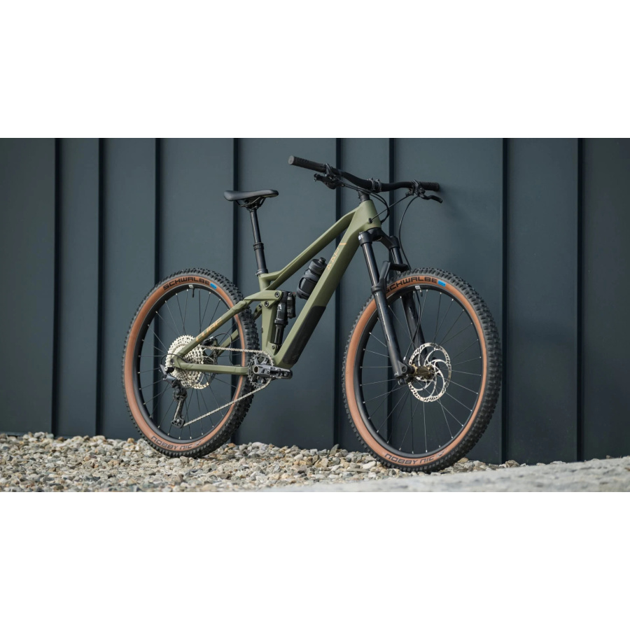 Gorsko kolo CUBE Stereo ONE44 HPC Rookie 2026 dustyolive´n´gold - pogled v naravi