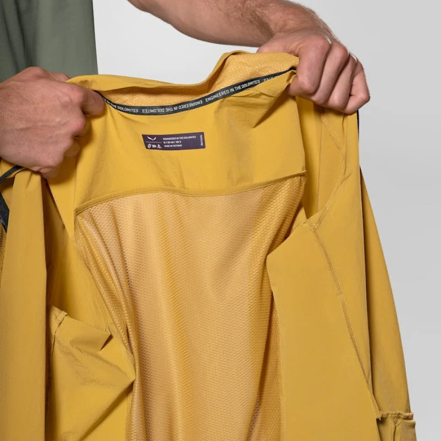 Moška softshell jakna Salewa Pedroc Durastretch Light v olivno zeleni barvi - detajl hrbtnega vložka