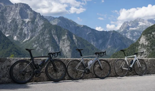 Aero, endurance in vzpenjalno cestno kolo na prelazu