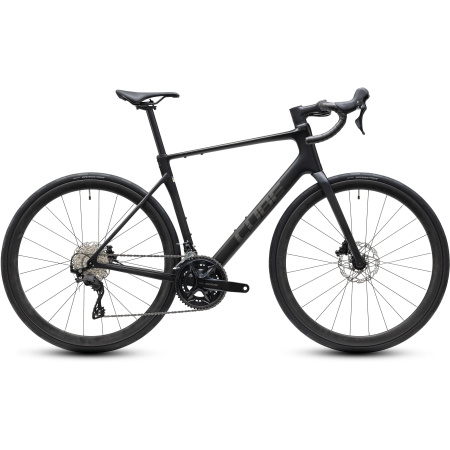 Cestno kolo CUBE Attain C:62 Race 2027 v barvi carbon'n'coalchrome