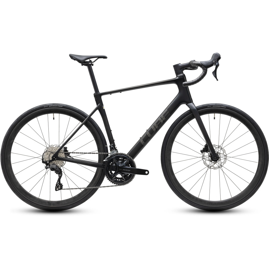 Cestno kolo CUBE Attain C:62 Race 2027 v barvi carbon'n'coalchrome