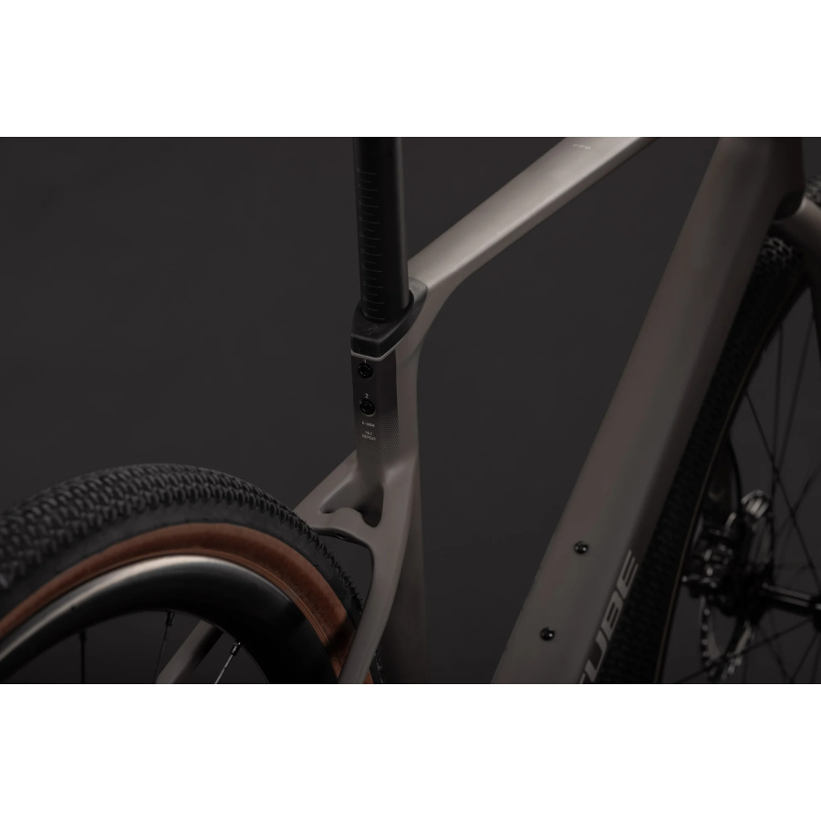 Gravel kolo CUBE Nuroad C:62 Pro 2027 Cedar'n'Stone - detajl 3