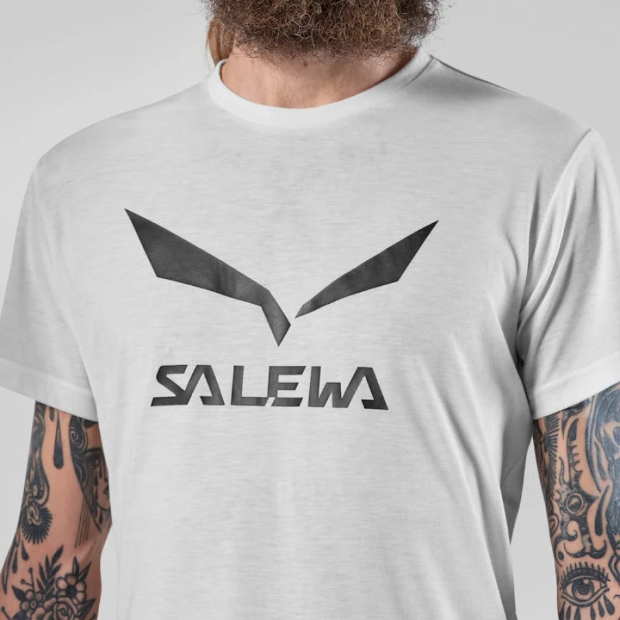 Moška majica Salewa Solidlogo Dry v beli barvi - detajl logotipa