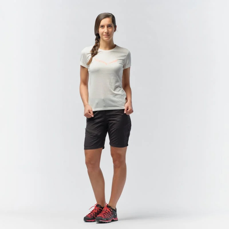 Ženska majica Salewa Solidlogo Dry White - pogled na modelu 1