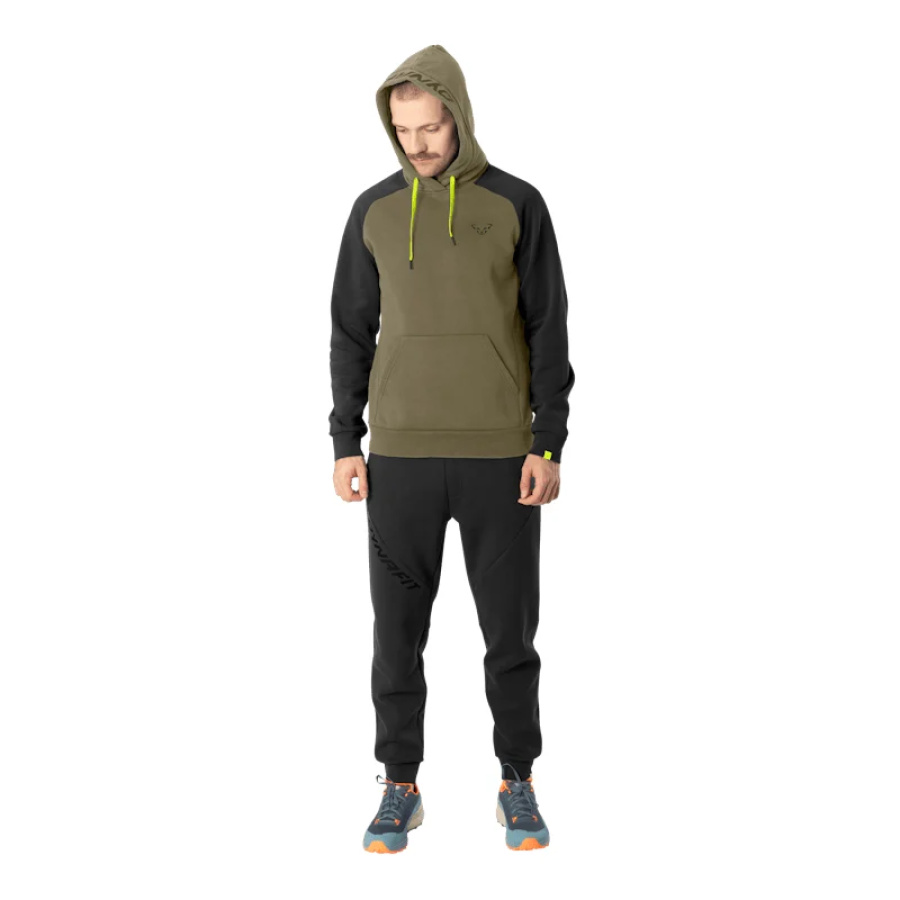 Moški pulover DYNAFIT 24/7 Hoody Military Green - na modelu