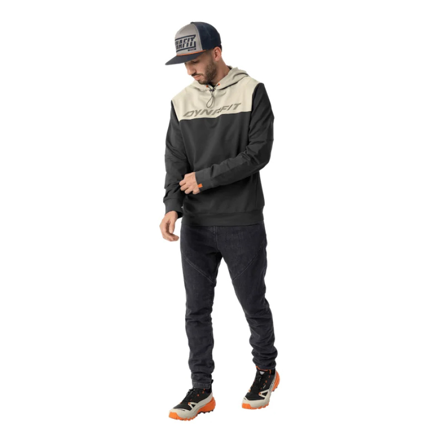 Moški pulover DYNAFIT 24/7 Hoody Overcast - na modelu