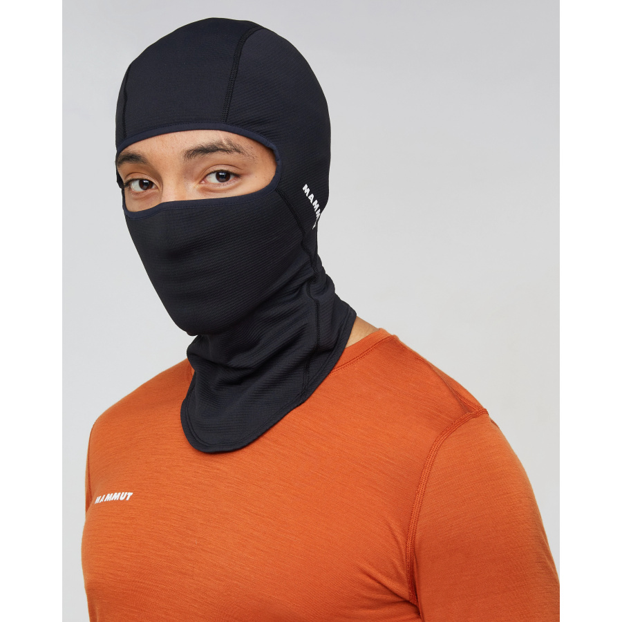 Podkapa MAMMUT Balaclava Black - pogled na modelu