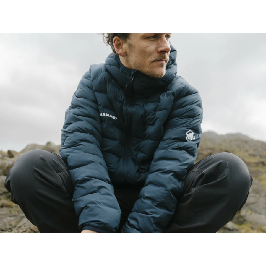 Moška izolacijska jakna Mammut Sender IN Hooded - v naravi