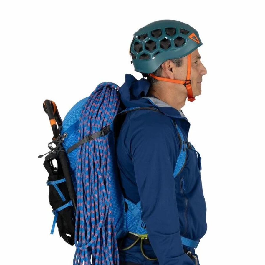 Detajl pritrjevanja opreme na nahrbtnik Osprey Mutant 22 Blue Flame