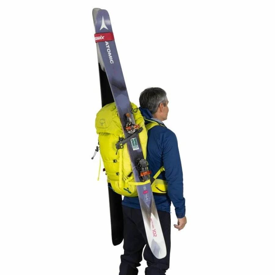 Osprey Mutant 38 Lemongrass - nošenje smuči