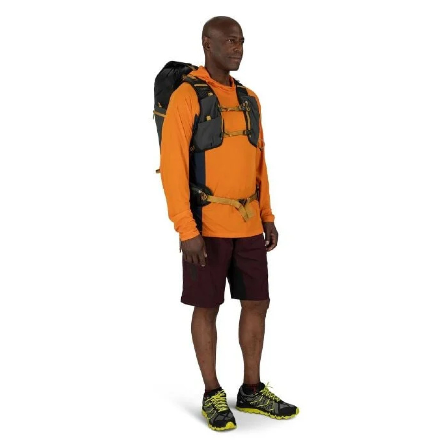 Nahrbtnik Osprey Talon Velocity 30 Dark Charcoal Tumbleweed Yellow - v uporabi 1