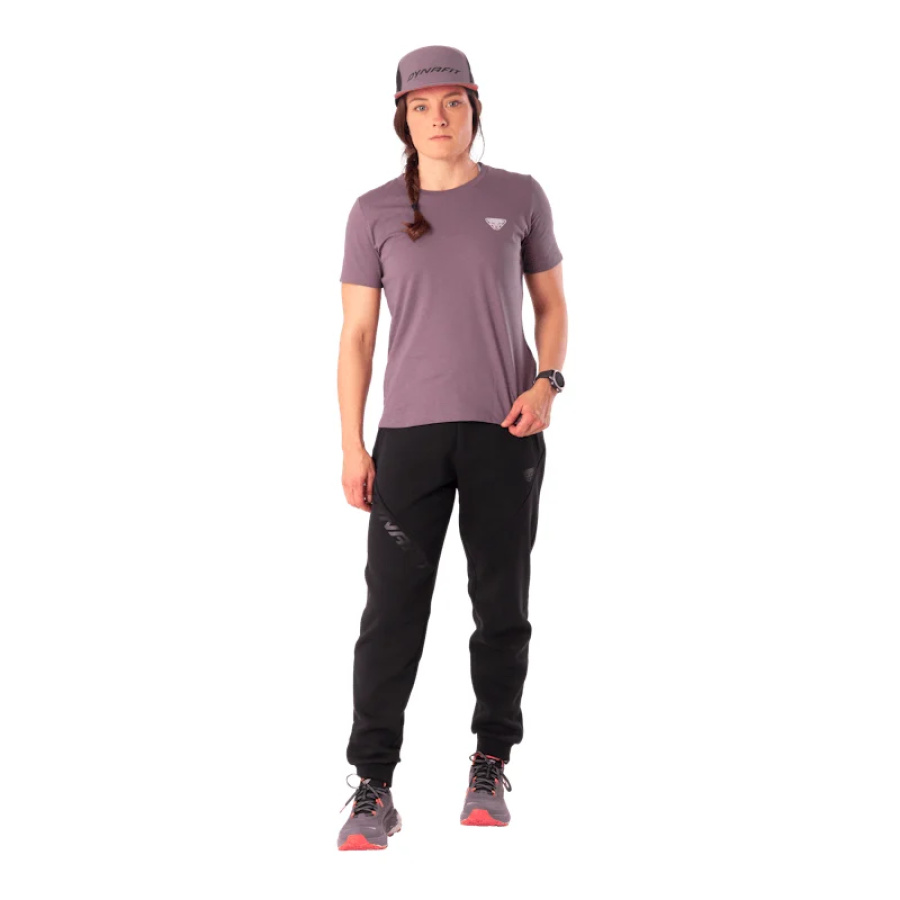 Ženske hlače DYNAFIT 24/7 Track Pants Black out - na modelu