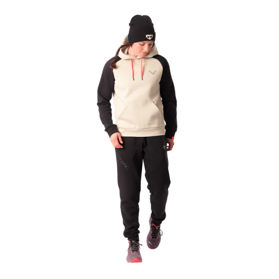 Ženski pulover DYNAFIT 24/7 Hoody Overcast - nošnja v naravi
