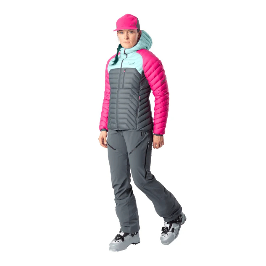 Ženska puhovka Dynafit Radical Down RDS Hood Flamingo - na modelu